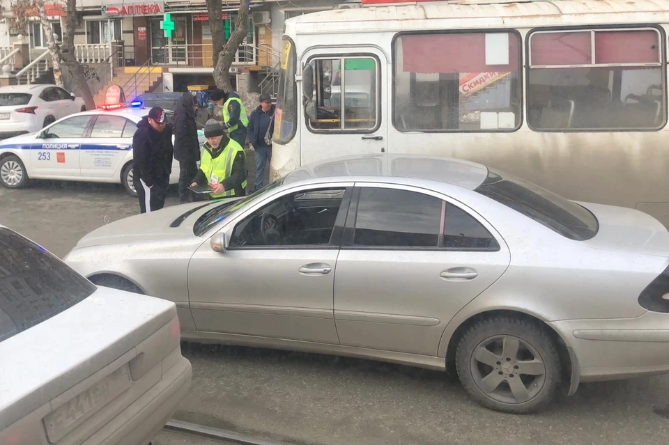 В челябинске обстреляли маршрутку. 17 Маршрутка Челябинск.