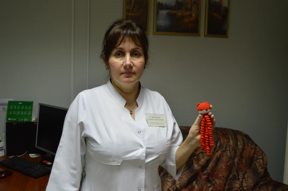 Елена Стрюковская показала игрушку, которая позволяет новорожденным постоянно ощущать присутствие мамы и спокойно спать