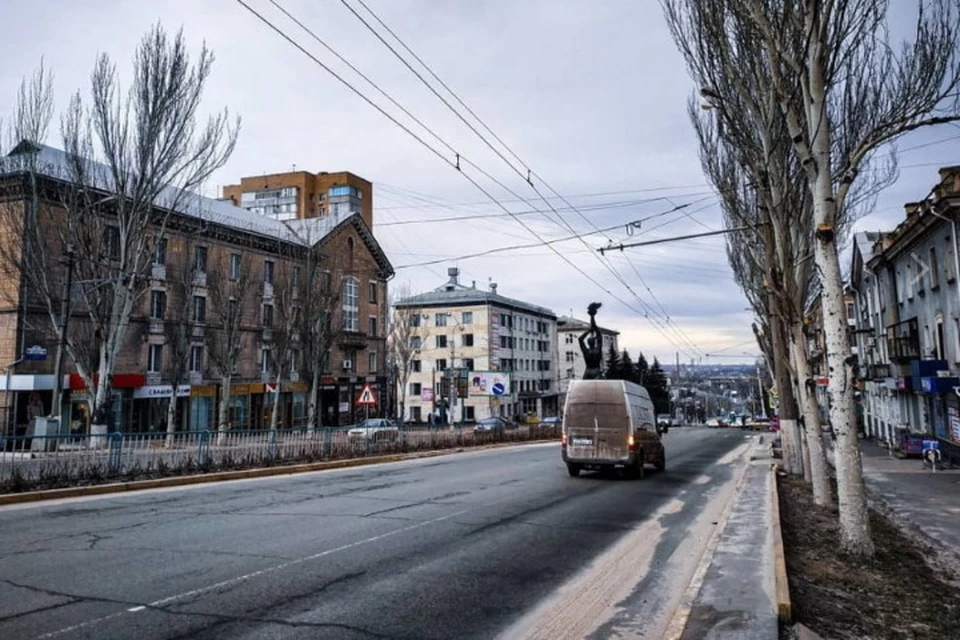 В Луганске возить людей в автобусе теперь можно с 21 года. Фото: vk.com/mojlugansk