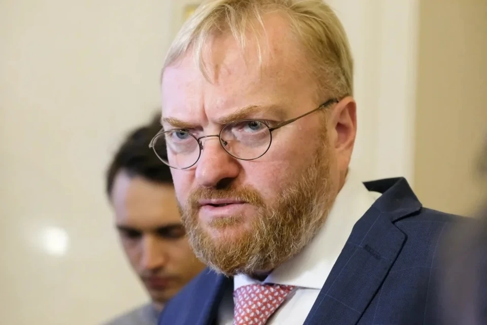 Виталий Милонов в эфире "Радио КП-Петербург" на 92.0 FM призвал запретить проституцию на время пандемии коронавируса.