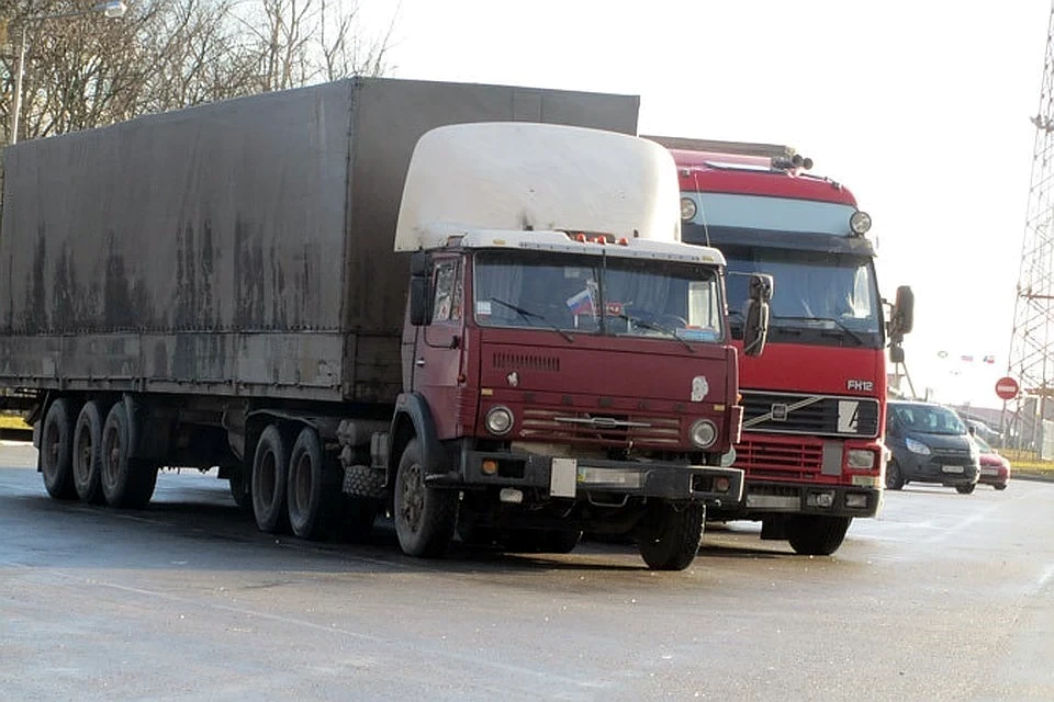 Ограничивать движение грузовиков не будут в связи с особой ситуацией в стране. Фото: