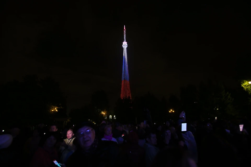 Цветные огни на башне нынешним вечером сложатся не в российский триколор, а в итальянский флаг. Фото: gubernator74.ru