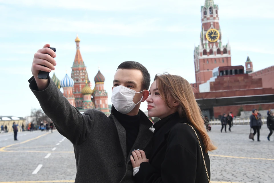 Какую тактику борьбы с пандемией выбрать России?
