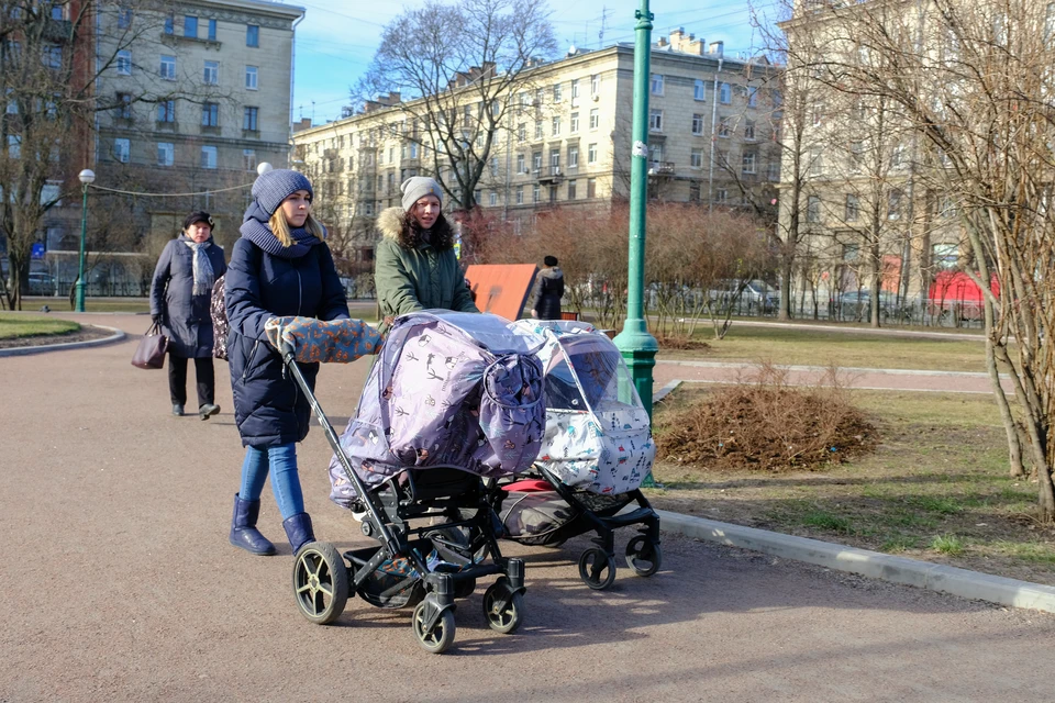 Губернатор рассказал о пособиях на детей в Санкт-Петербурге 2020, как и где получить дополнительно 5 тысяч рублей.