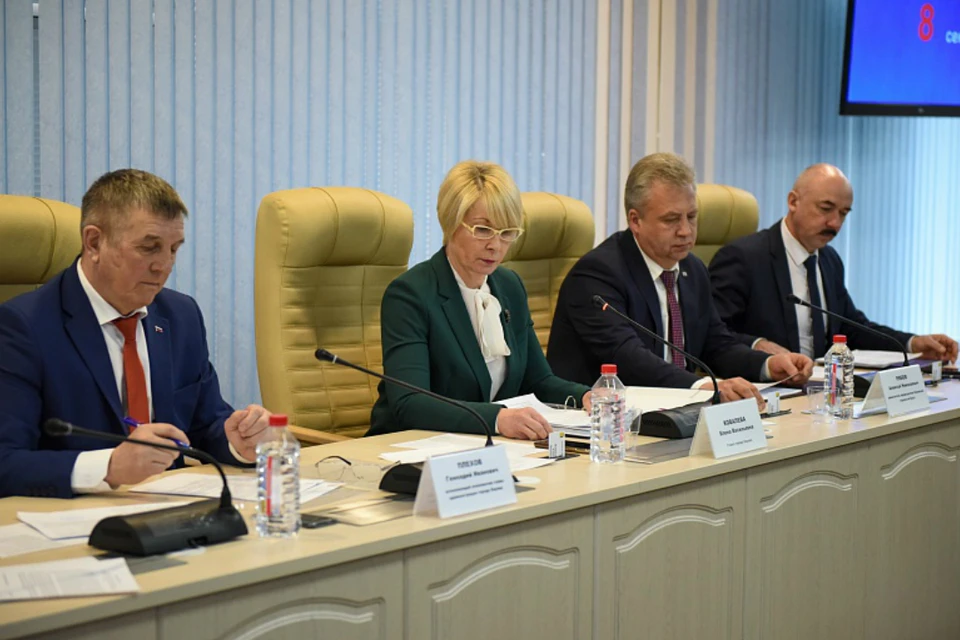 Депутаты рассмотрели несколько важных вопросов. Фото: duma.mo-kirov.ru