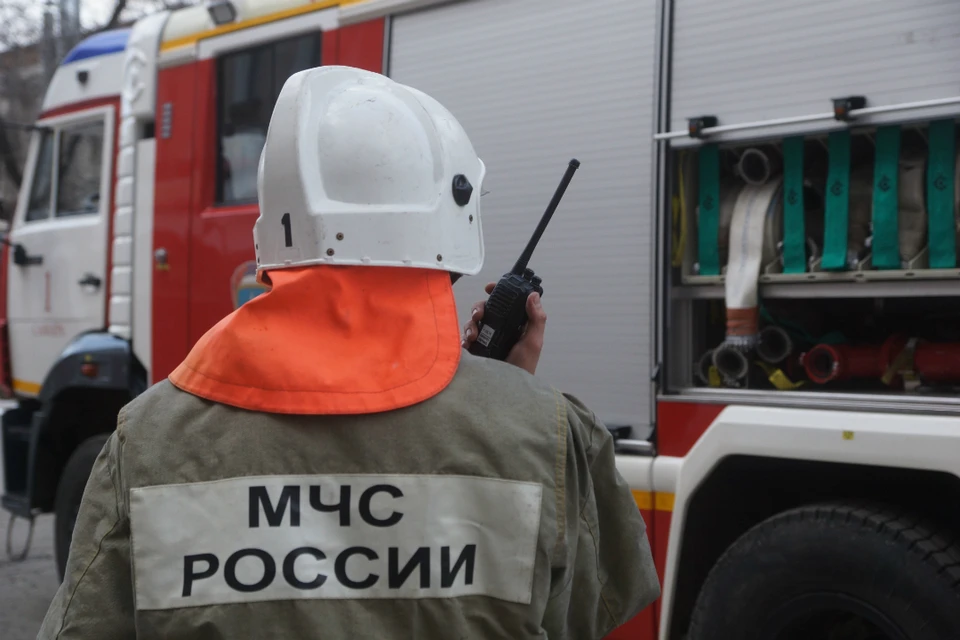 Оба пожара, предположительно, произошли из-за неосторожного обращения с огнем.