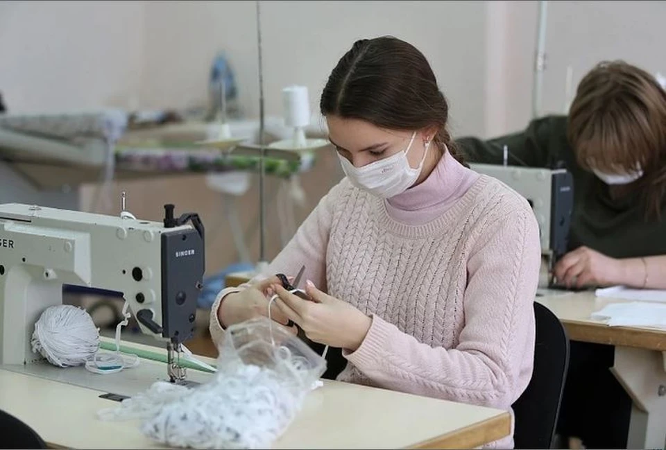 В Челябинской области маски шьют круглосуточно. Фото: Архив КП.