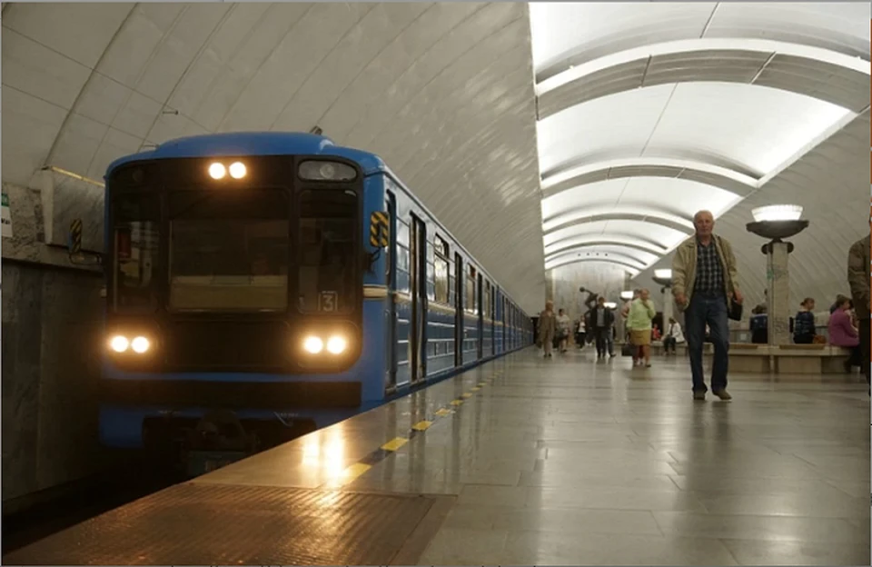 Поезда в метро будут ходить по графику выходного дня