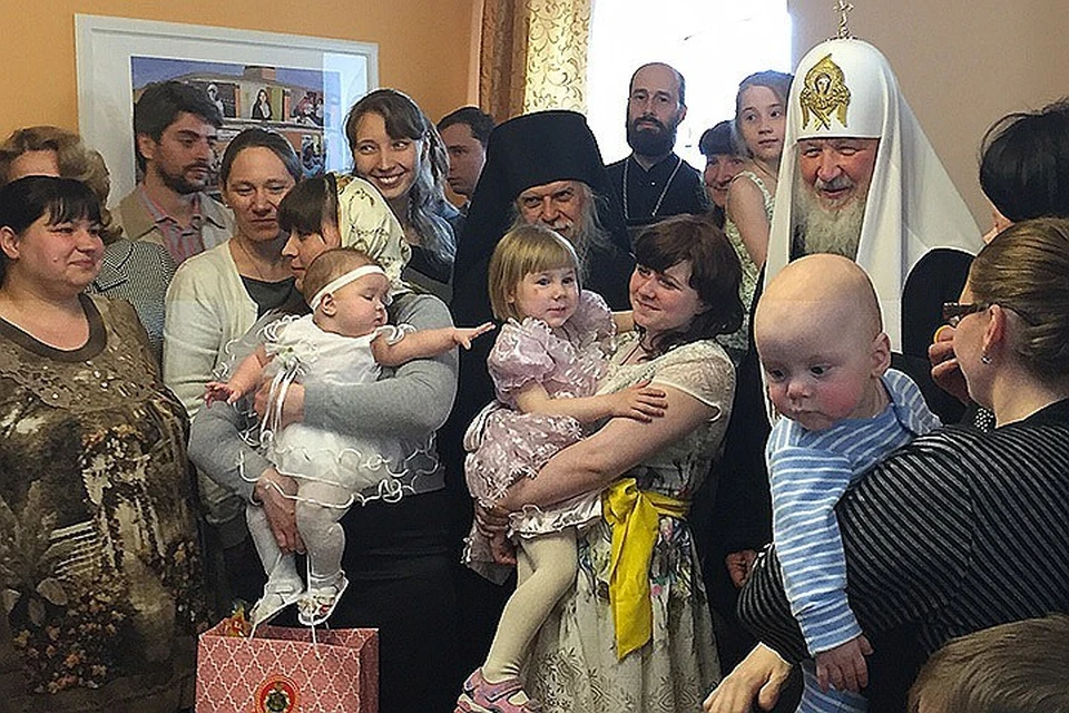Патриарх в «Доме для мамы» на Пасху в 2016 году.