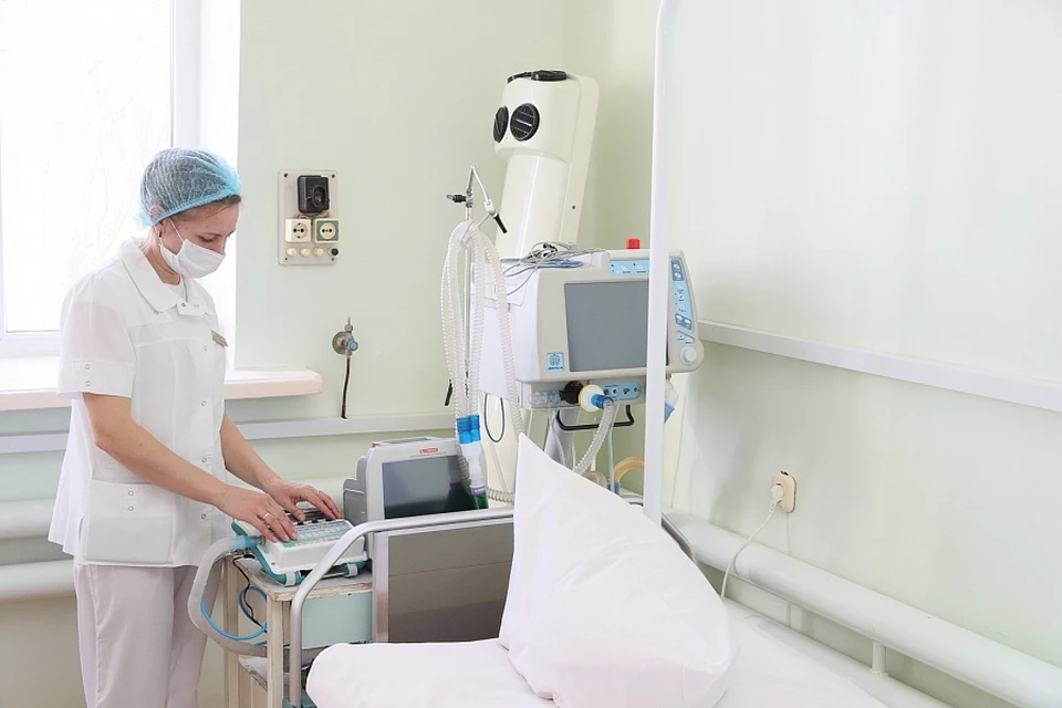 В многопрофильных больницах поступающих на "скорой" пациентов будут пропускать через обсерватор с часовыми тестами. Фото администрации ВО.