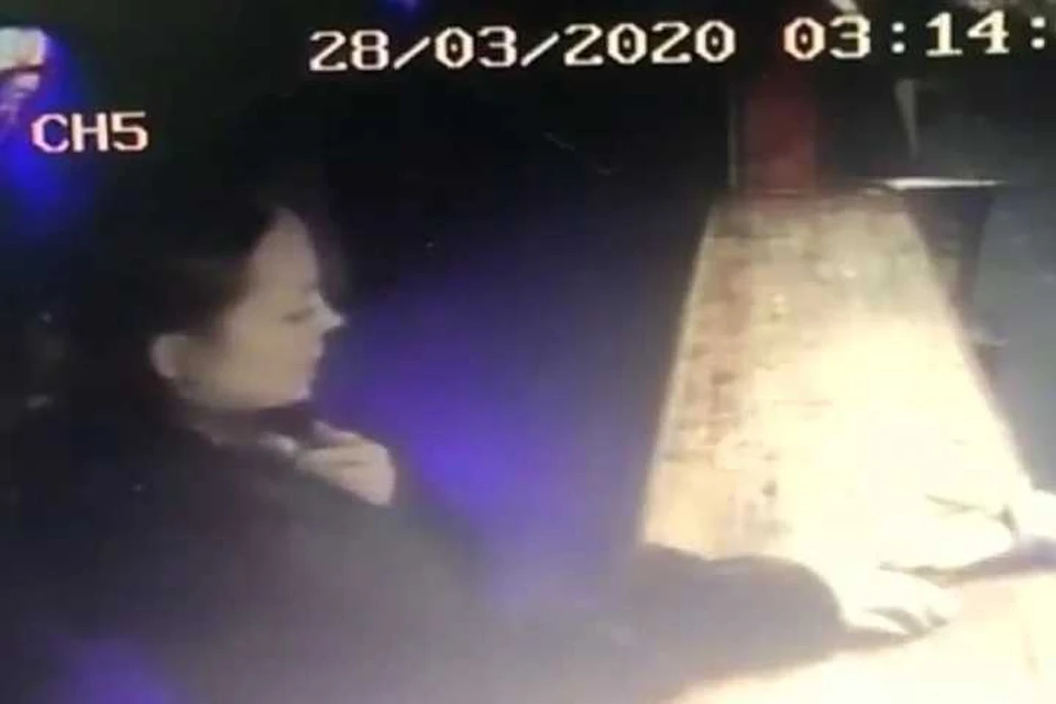 Полицейские ищут девушку, укравшую телефон в ночном клубе в Братске