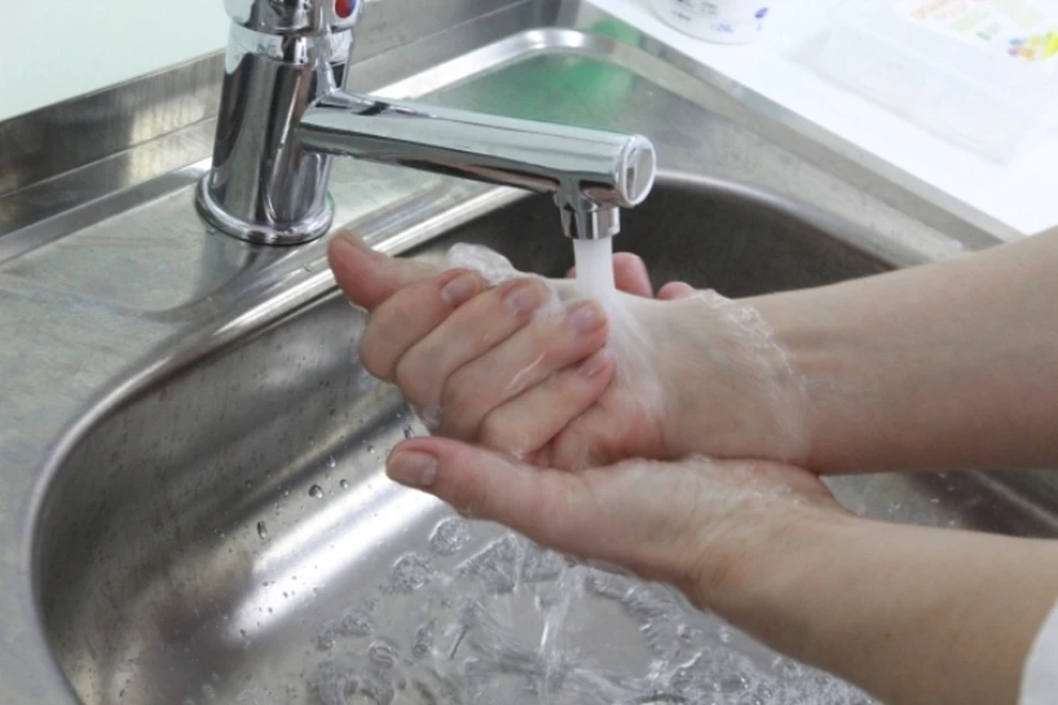 Врачи напоминают: один из самых эффективных способов профилактики COVID-19 – тщательное и частое мытье рук
