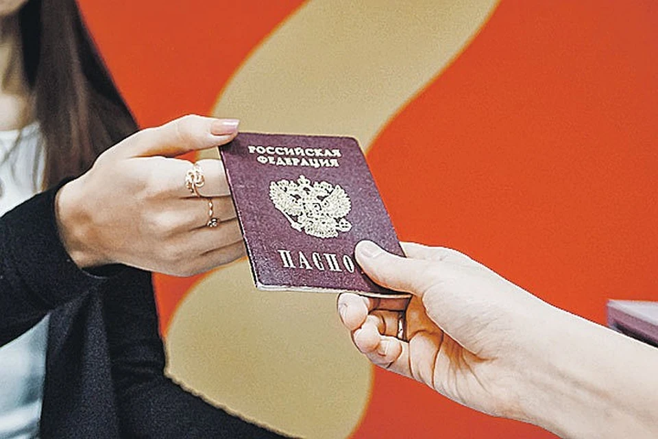 Путин подписал указ о продлении срока действия истёкших паспортов до 15 июля