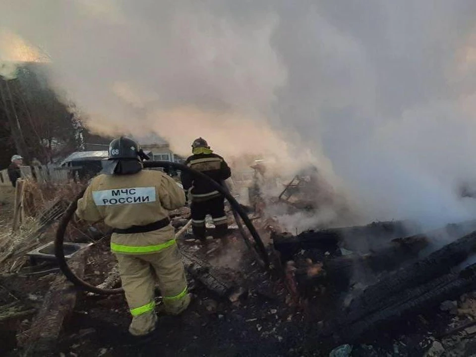 В пасхальную ночь под Красноярском при пожаре погибли двое. Фото: пресс-служба ГУ МЧС России по Красноярскому краю.