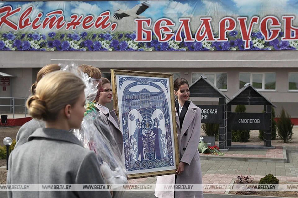 На картине изображена усадьба Горваттов в Наровле. Фото: belta.by