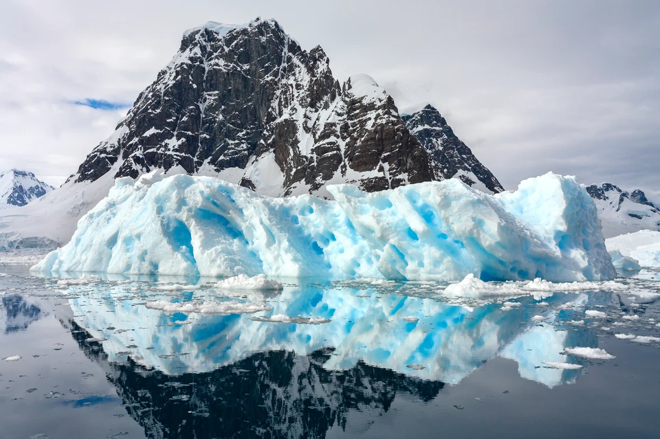 На восточном побережье Антарктического континента впервые обнаружены микрочастицы пластика. Фото: shutterstock.com.