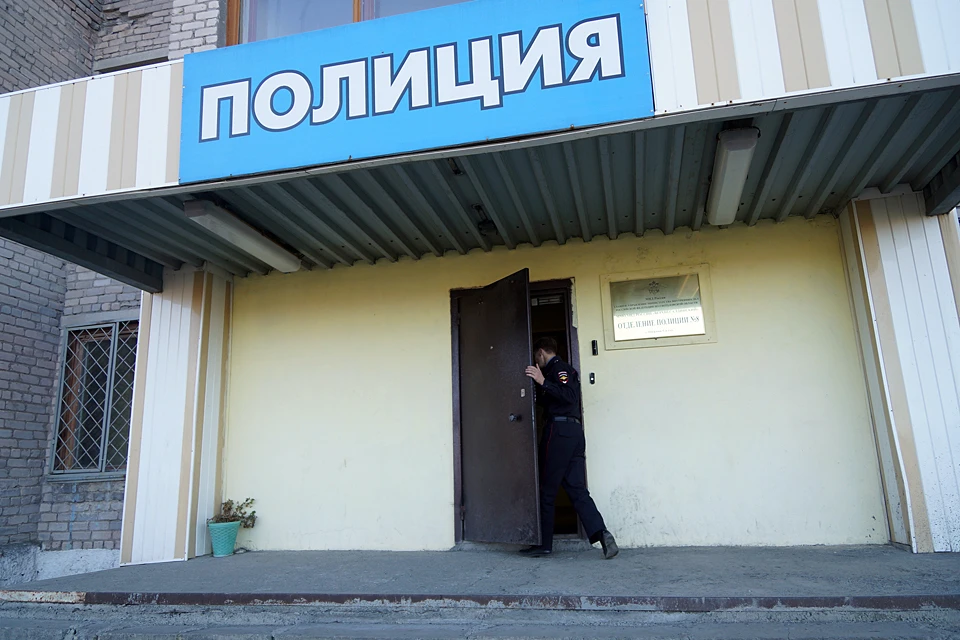 В полицию обратились перепуганные жильцы одной из квартир, дверь которым поджег таксист