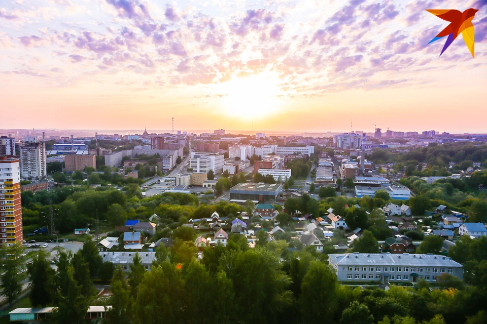 На город ижевск опускается