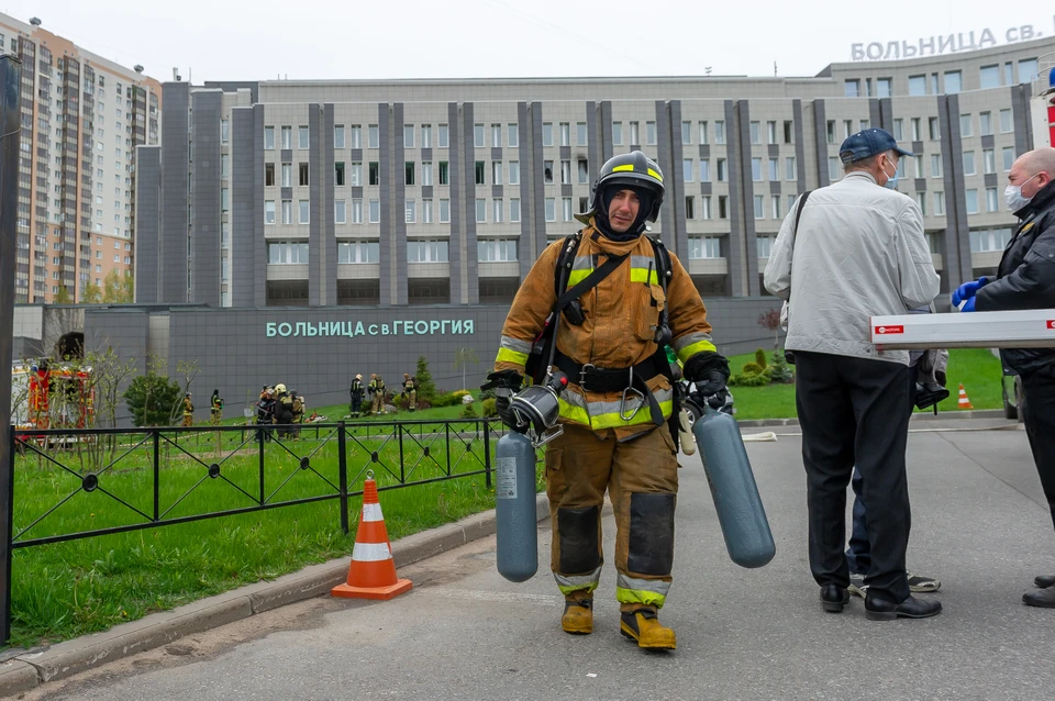 Причиной пожара в больнице Святого Георгия мог стать аппарат ИВЛ.