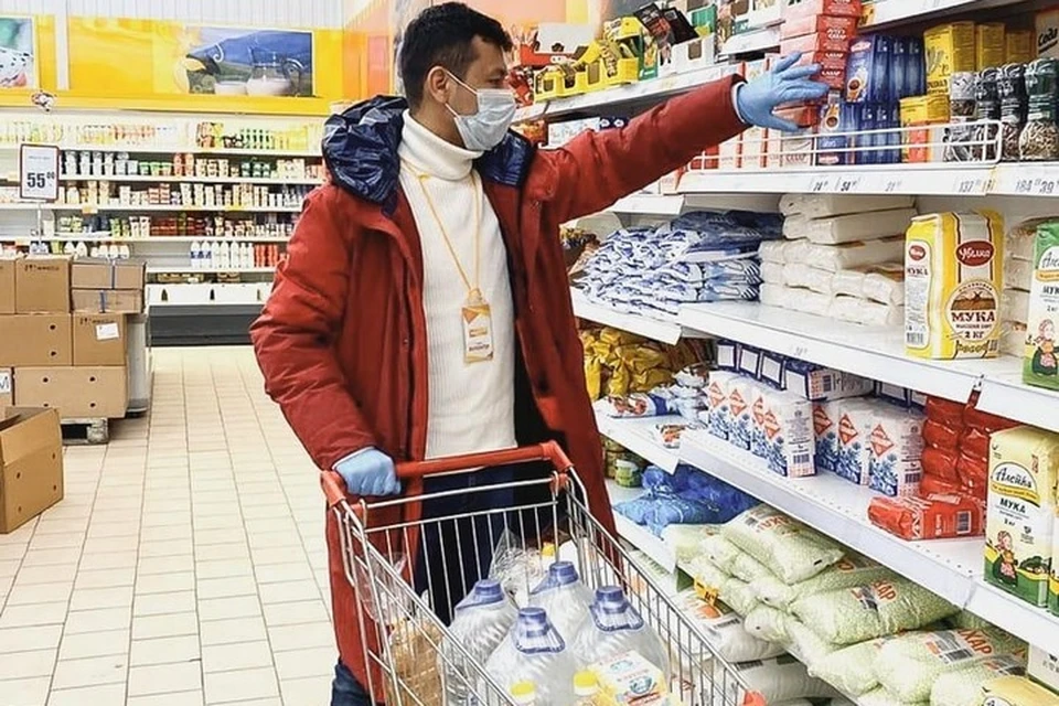 Ежедневно в волонтерский штаб поступают просьбы помочь купить продукты или лекарства. Фото: предоставлено волонтерским штабом Алтайского края.