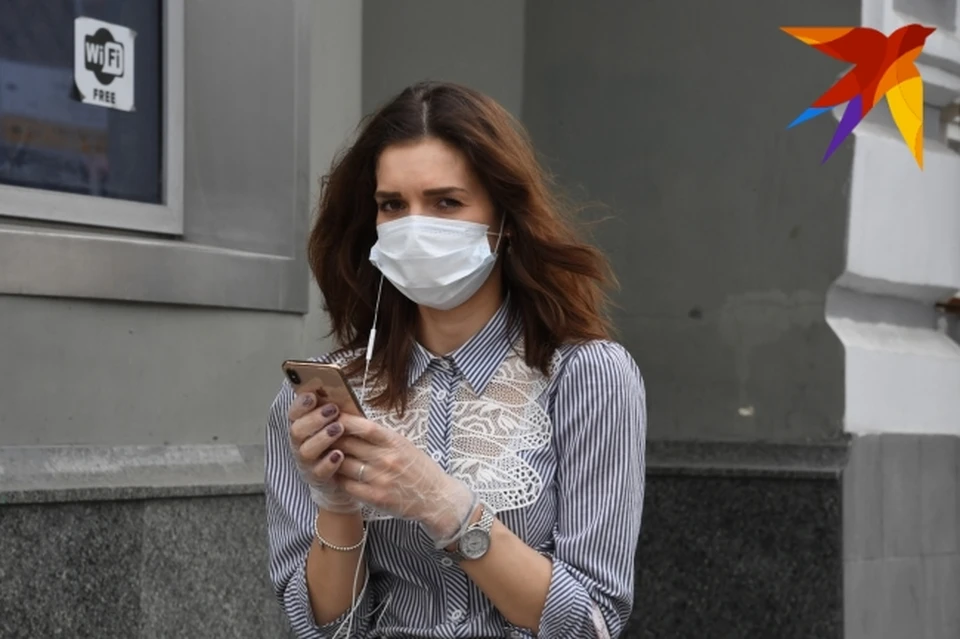 Брянцы должны продолжать носить маски вне дома.