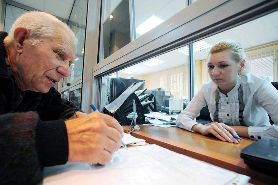 Работающие россияне 65 лет и старше смогут продлить электронные больничные до 29 мая. Фото: Александр Рюмин/ТАСС