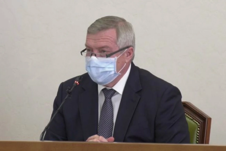 Губернатор пригрозил увольнением чиновникам, являющимся на работу без маски. Фото: правительство РО