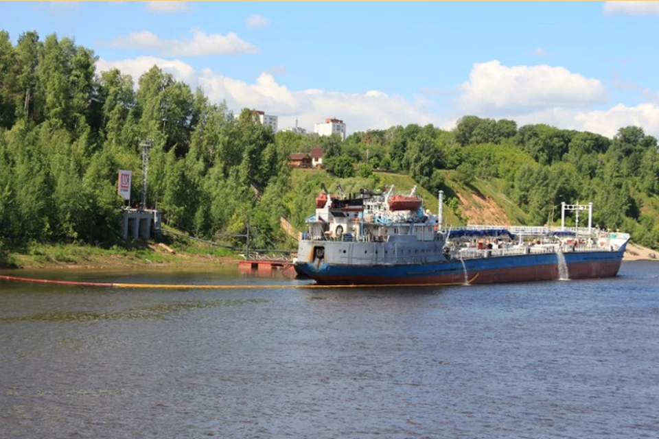 Нижегородский НПЗ ЛУКОЙЛа начал отгрузку нефтепродуктов водным транспортом