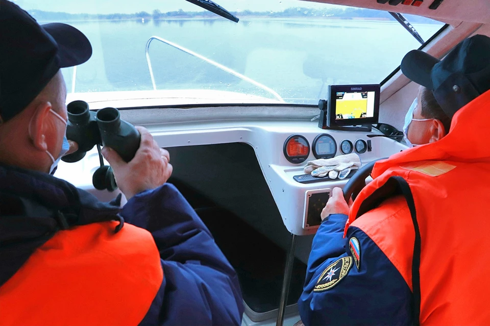 Псковские инспекторы ГИМС в ходе патрулирования акватории.