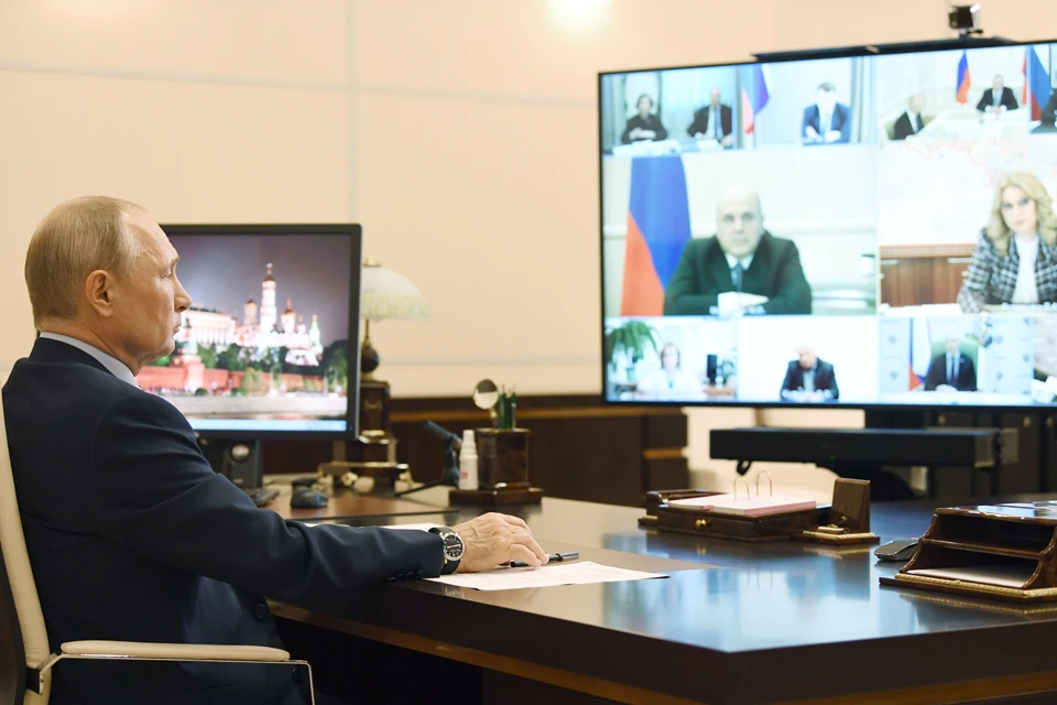 Владимир Путин провел совещание по санитарно-эпидемиологической обстановке.