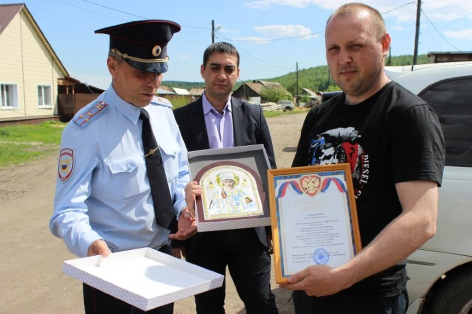 Артему Филиппову вручили благодарственное письмо и икону