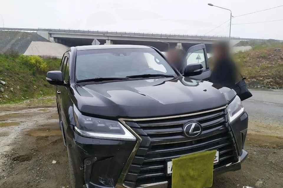 Lexus не пропустил авто, движущееся по главной дороге. Фото: dps_vl, AK_VDK