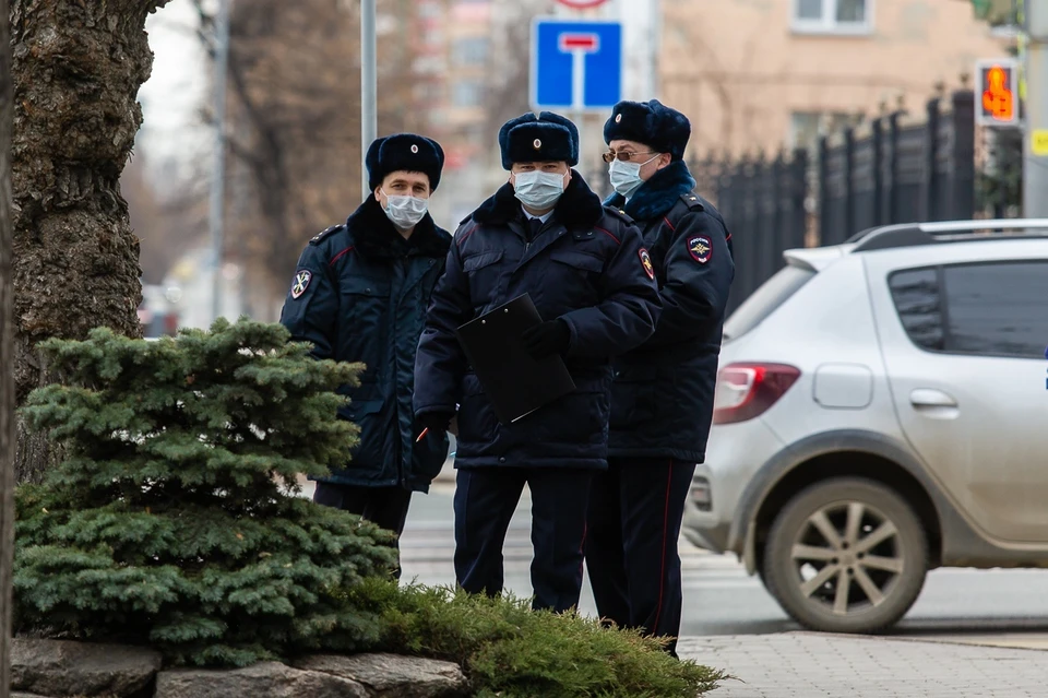 В Челябинске завели уголовное дело на женщину, которая напала на полицейского