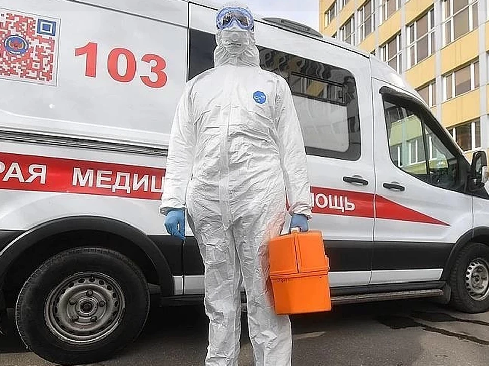 Кабмин выделил 9,4 млрд рублей на выплаты медикам, заразившимся коронавирусом на работе