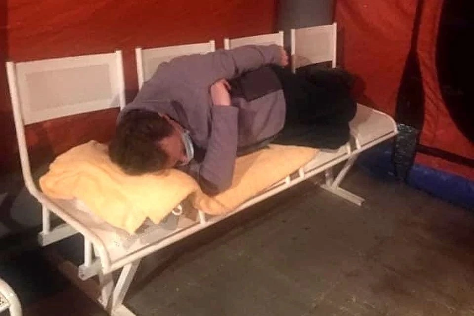 В минздраве прокомментировали скопление людей в палатках около инфекционного госпиталя. Фото: Фото: Facebook/Наталья ФИЛИМОНОВА