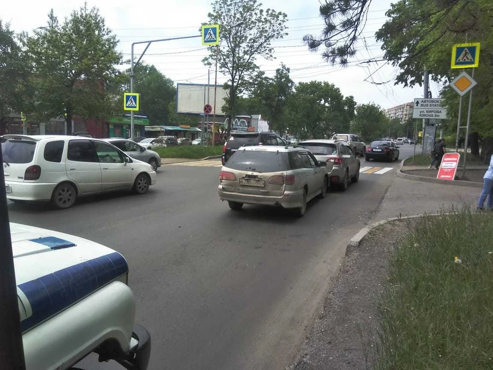 ДТП на перекрестке Русской и Кирова. Фото: пресс-служба Управления Росгвардии по Приморскому краю.