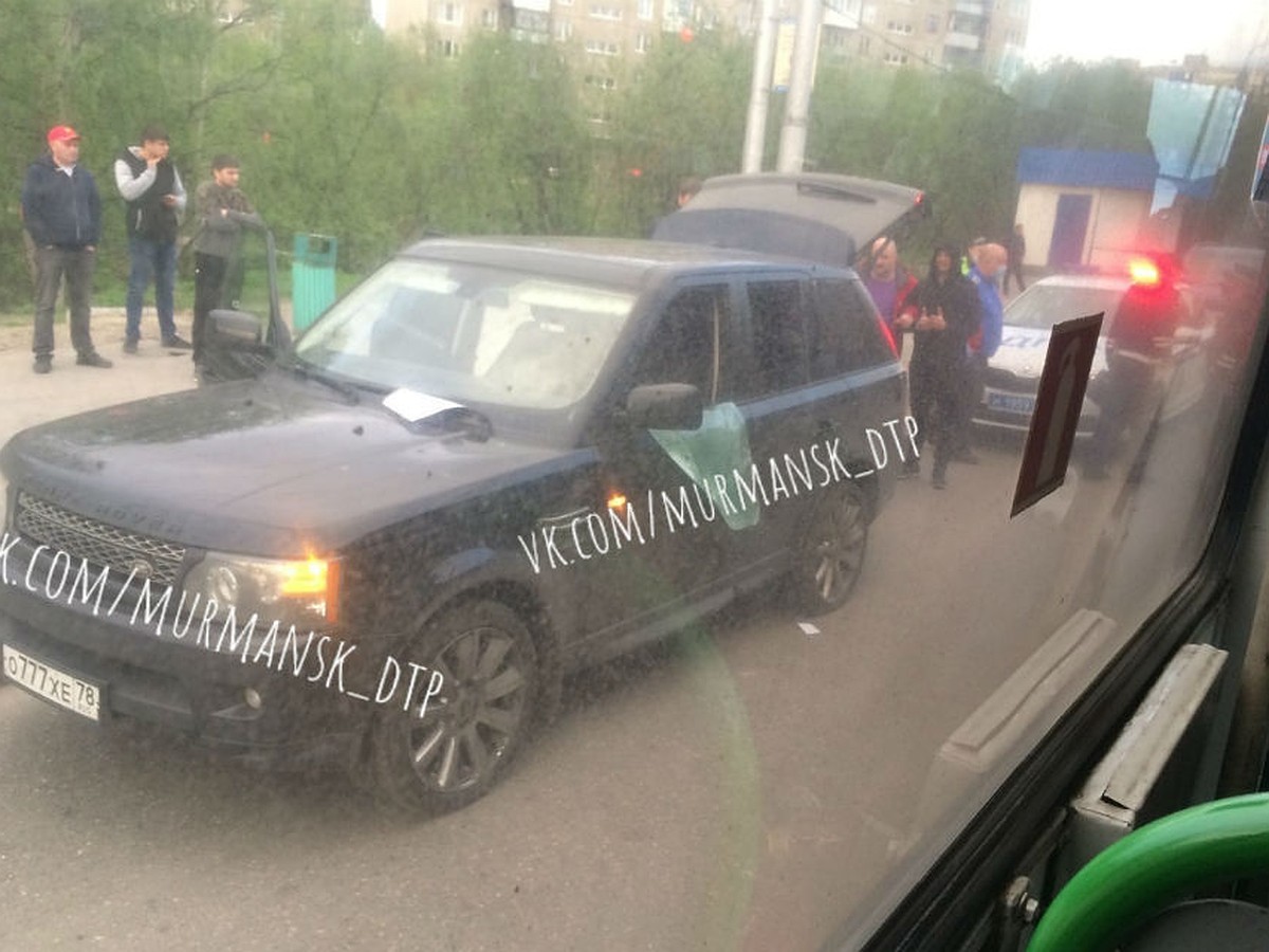 В Мурманске развернулась погоня за водителем Range Rover - KP.RU