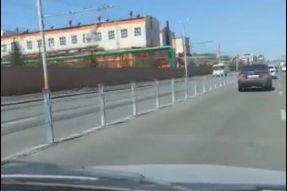 На Свердловском тракте установили защитное ограждение. Фото: пресс-служба администрации Челябинска