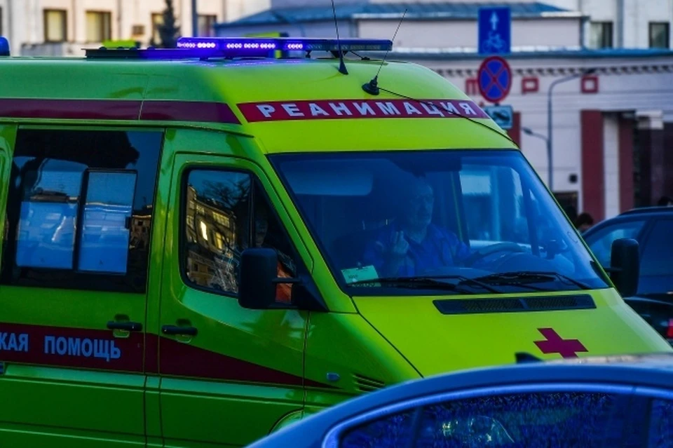 Водитель камАЗа погиб от удара током, когда разгружал землю около локомотивного депо.