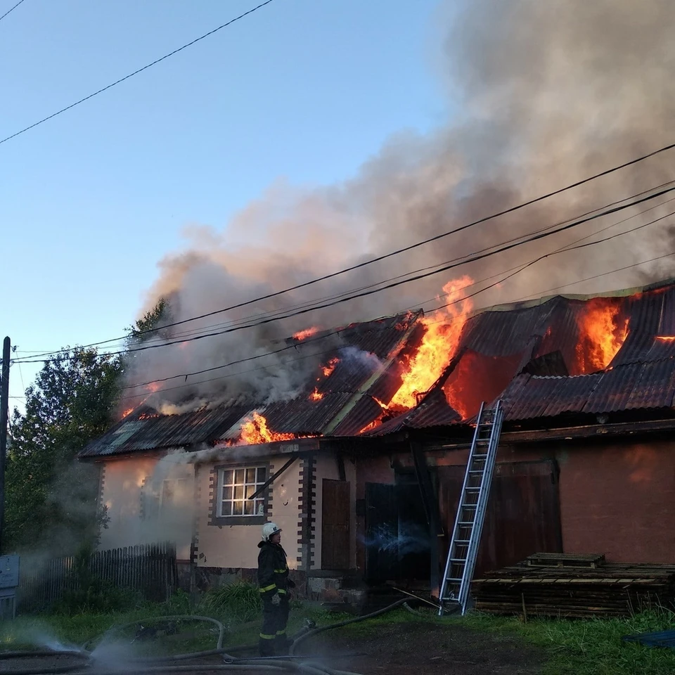 В Пермском крае пожар уничтожил жилой дом - KP.RU