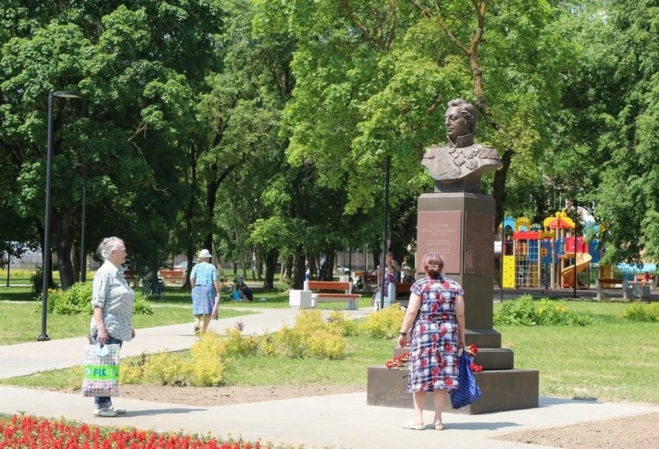 Бюст Михаила Кутузова стал четвертым памятником полководцу в столице региона. Фото: пресс-служба Смоленской областной Думы.