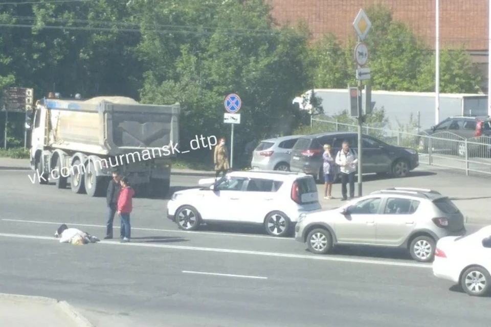 Водитель иномарки не уступил дорогу пешеходу. Фото: Мурманск ДТП ЧП