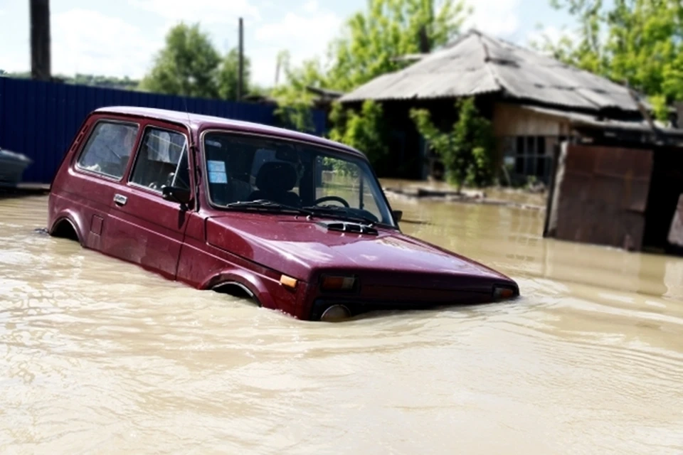 Супруги не успели выбраться из машины.