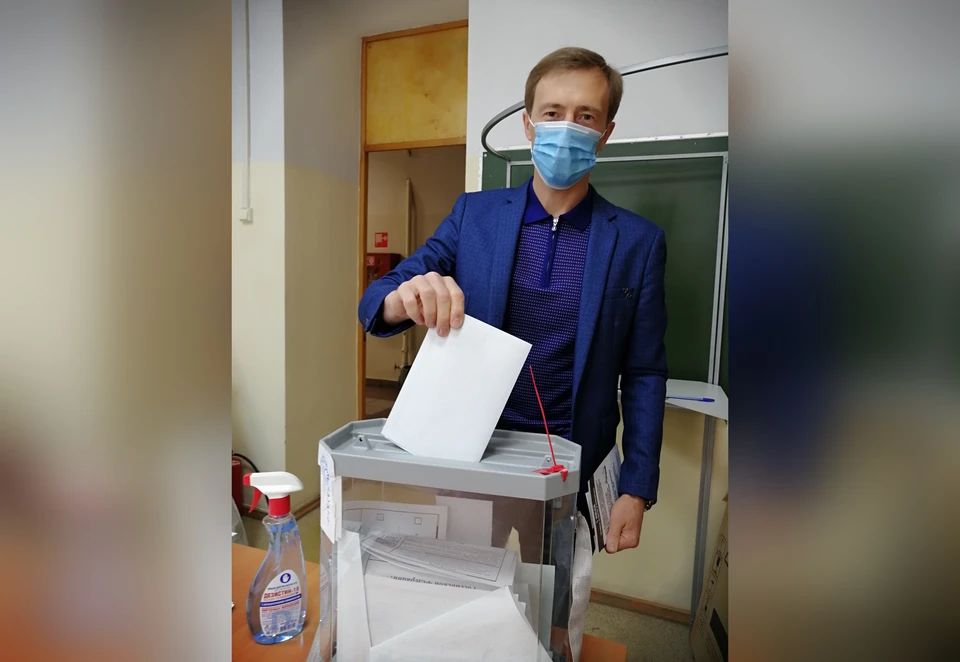 Александр Живайкин проголосовал на своем избирательном участке по месту жительства