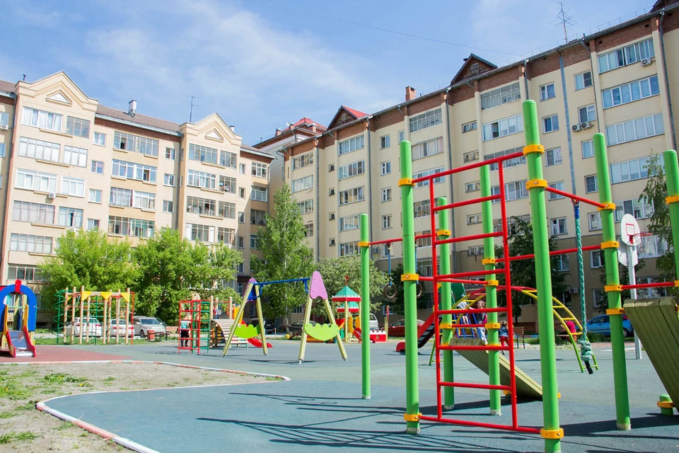 Детские игровые площадки как с картинки - украшение дворов. Фото: Анастасия МЕДВЕДЕВА.