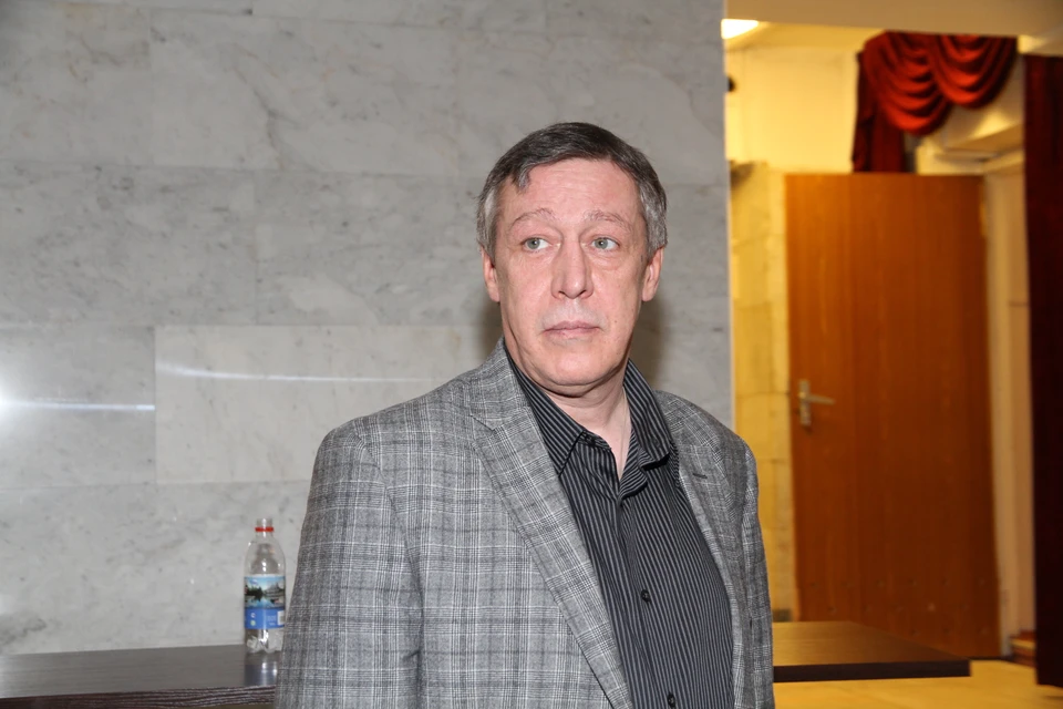 Диагноз "сердечный приступ" поставил актеру его адвокат Эльман Пашаев.