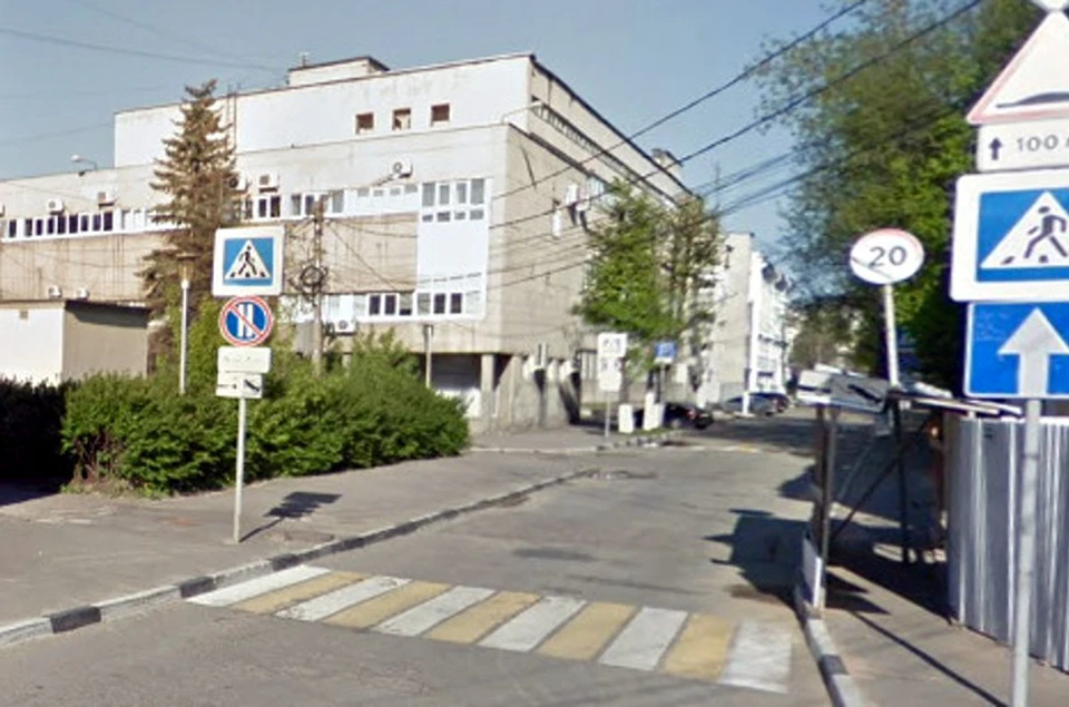 О причине перекрытия улицы не сообщается. Фото: google.ru/maps