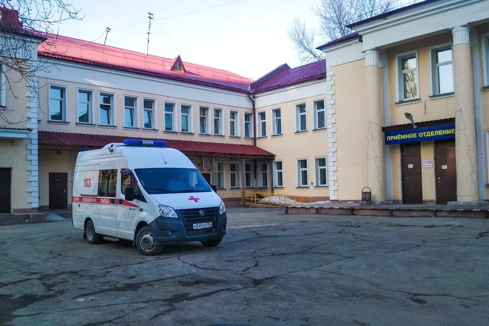 В больницах Новосибирской области сейчас находятся около 600 человек с коронавирусом или с подозрением на него.