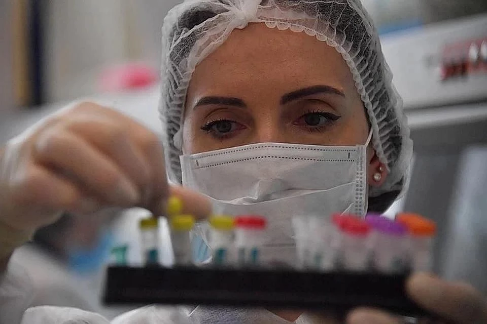 В России ученые выявили более 100 штаммов нового коронавируса