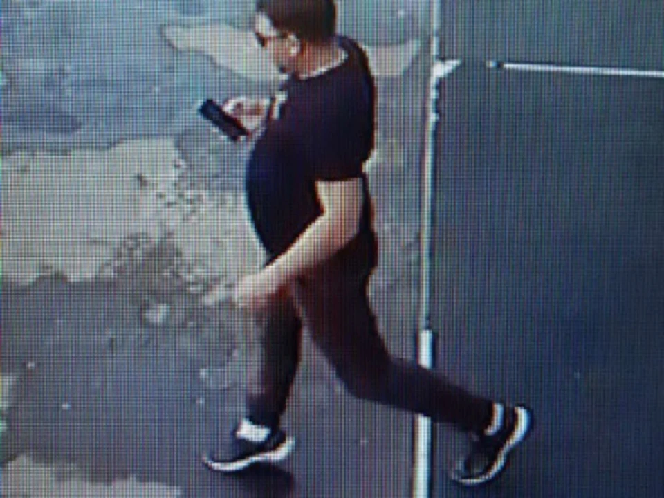 Полицейские просят помочь установить личность сибиряка, сдавшего в ювелирку чужие кольца